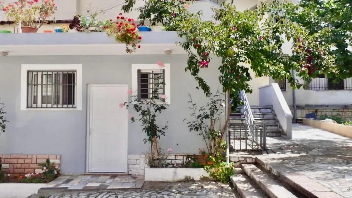 Olti\'S Beach House location